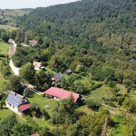 Szeruskert Vendeghaz Case de vacanță *