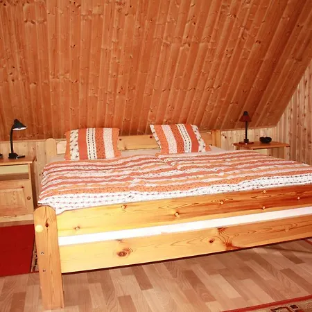 Szeruskert Vendeghaz Case de vacanță *