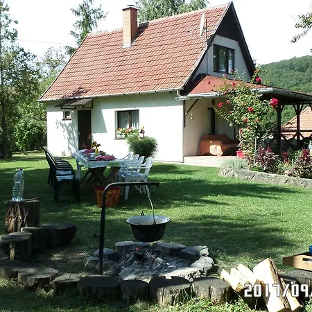 Szeruskert Vendeghaz Case de vacanță