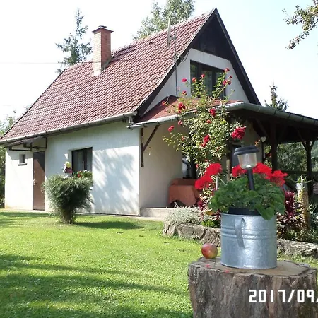 Szeruskert Vendeghaz Case de vacanță *